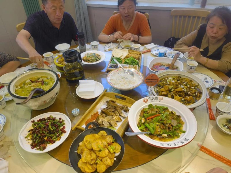 餐饮新风尚：上海荟十餐饮引领行业潮流